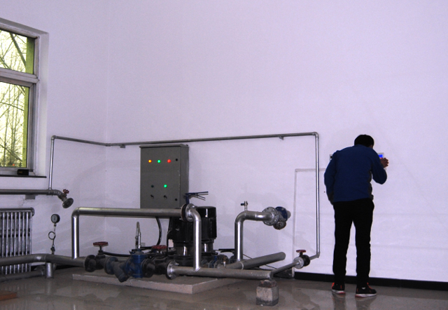 魯禹25P低溫空氣源熱泵馬池口水務站內管路控制 魯禹25P低溫空氣源熱泵馬池口水務站內管路控制